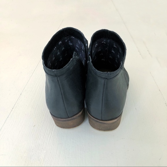Lucky Brand Black Leather Ankle boots/ booties. Size 7.5 - Picture 4 of 6